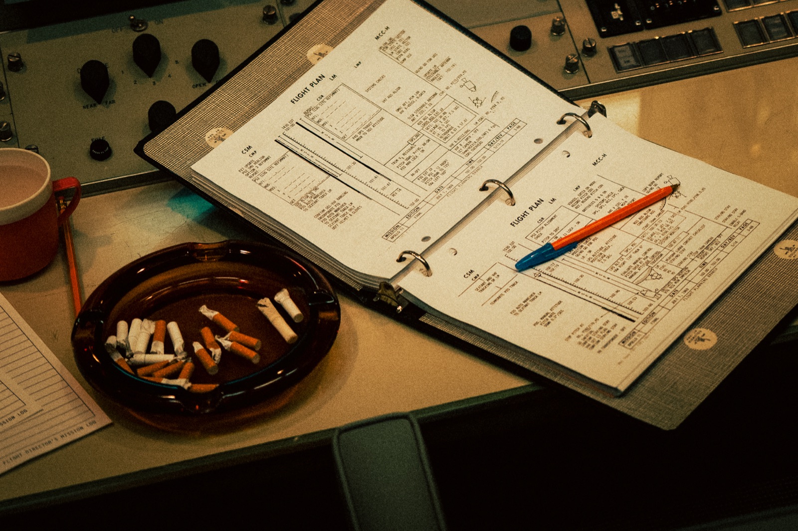 Flight controller's log and a full ashtray, Mission Control